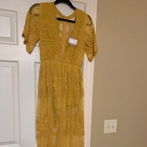 Honey Punch plunging lace NWT
